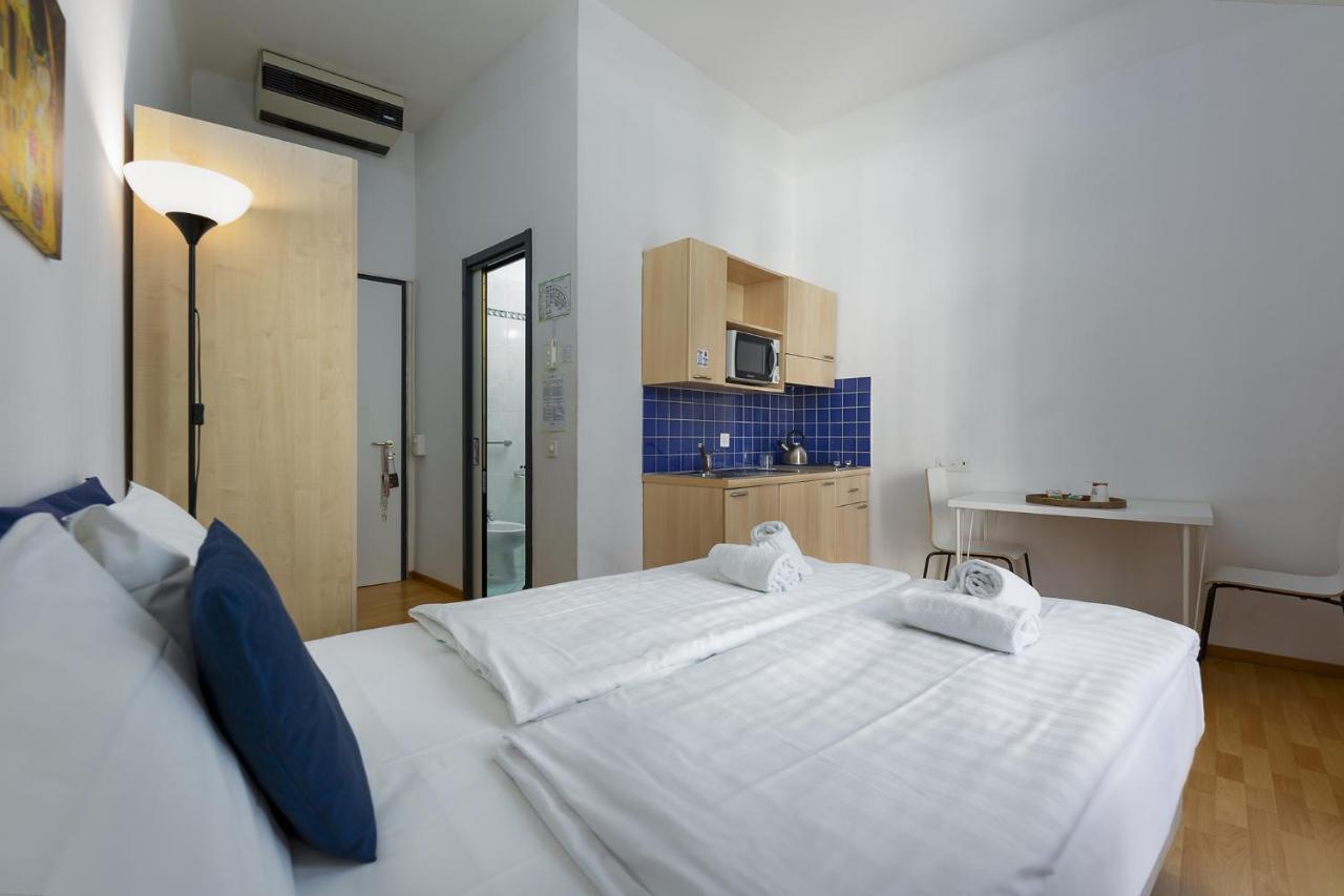 Hotel Center By Lr 2*